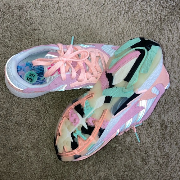 Adidas - Picture 3 of 4